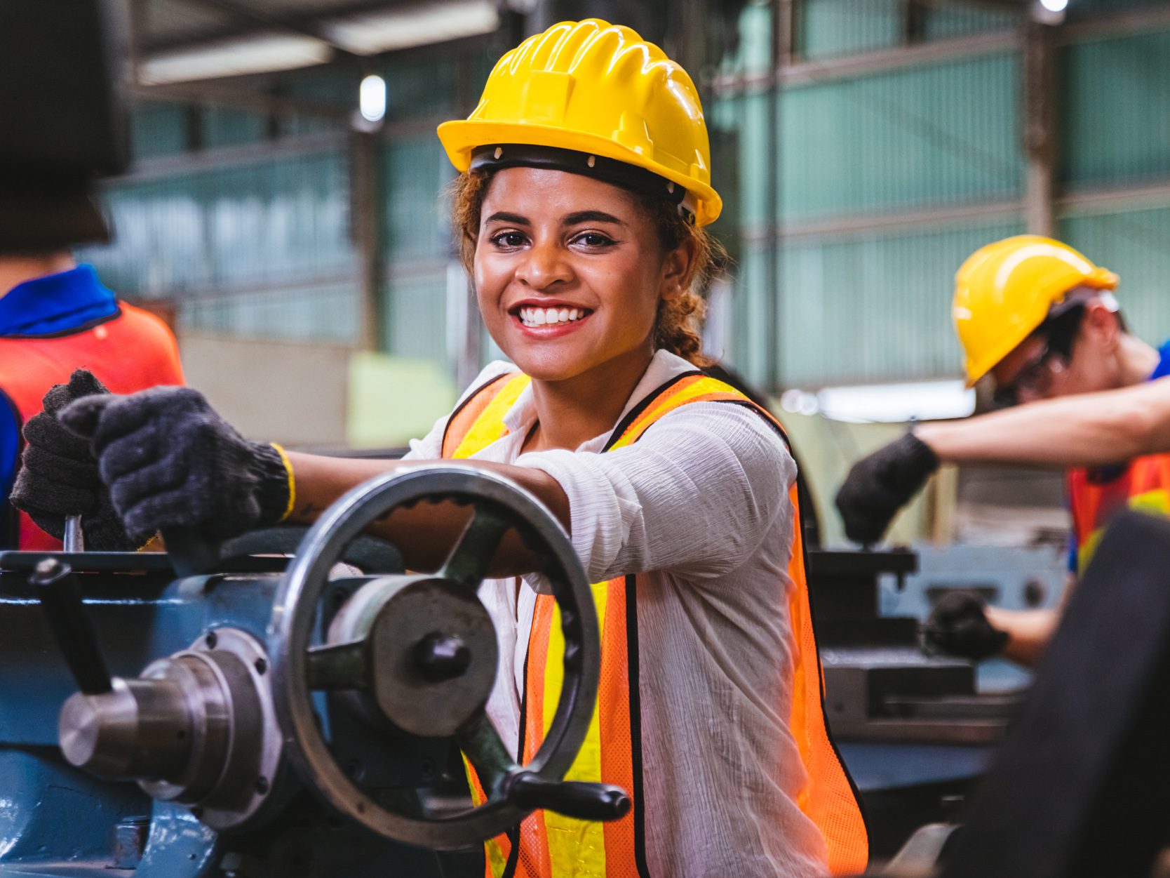 Woman In Workshop Aspect Ratio 800 600