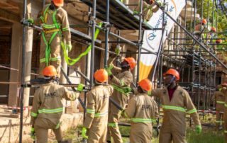 Ugandan trainees involved in scaffolding training